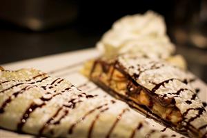 Bánh crepe chuối socola