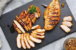 Ức gà áp chảo